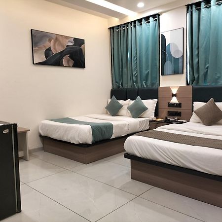 Hotel Paris Plaza Ahmedabad Buitenkant foto