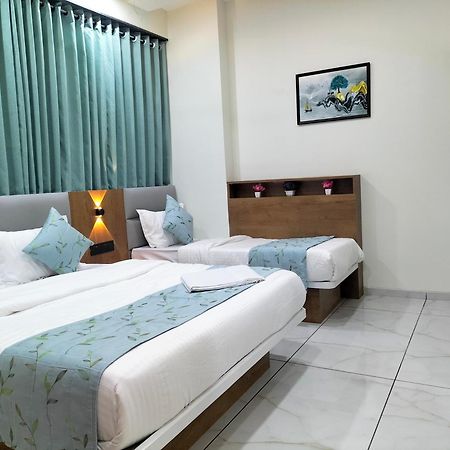 Hotel Paris Plaza Ahmedabad Buitenkant foto