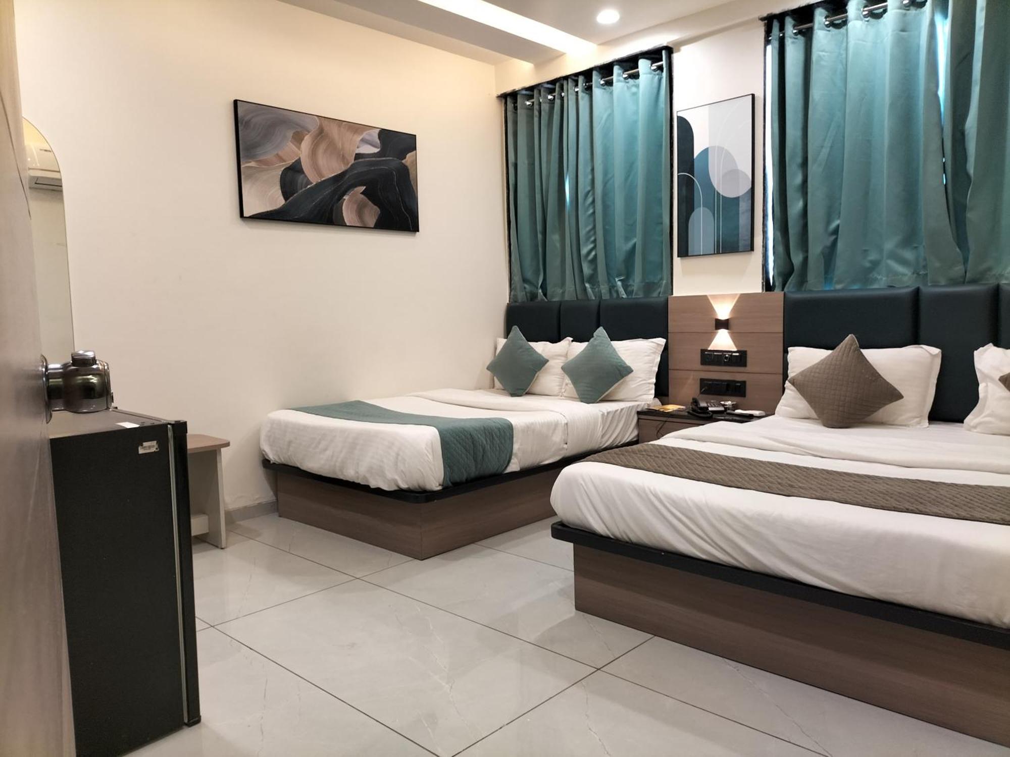 Hotel Paris Plaza Ahmedabad Buitenkant foto