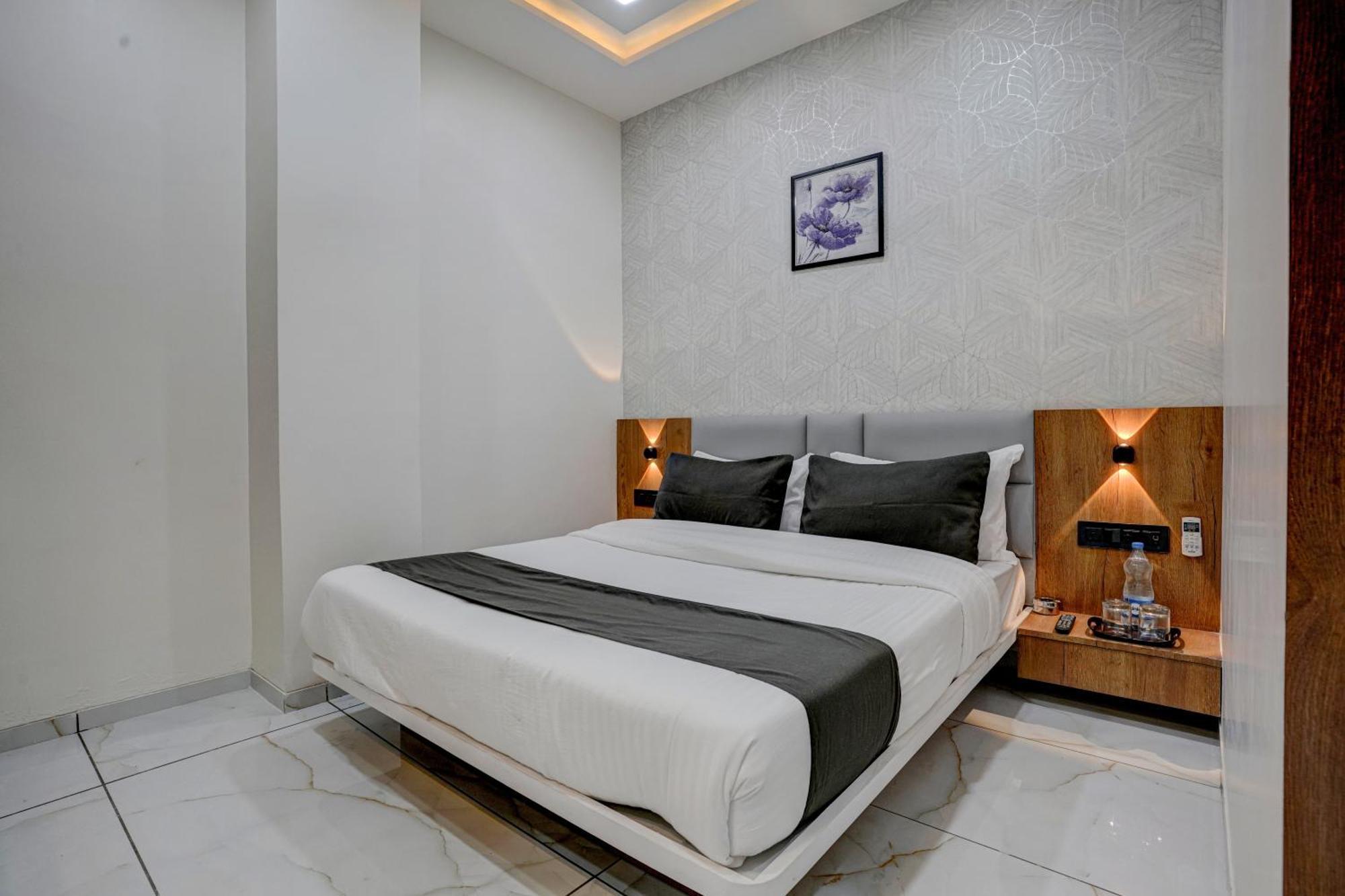 Hotel Paris Plaza Ahmedabad Buitenkant foto