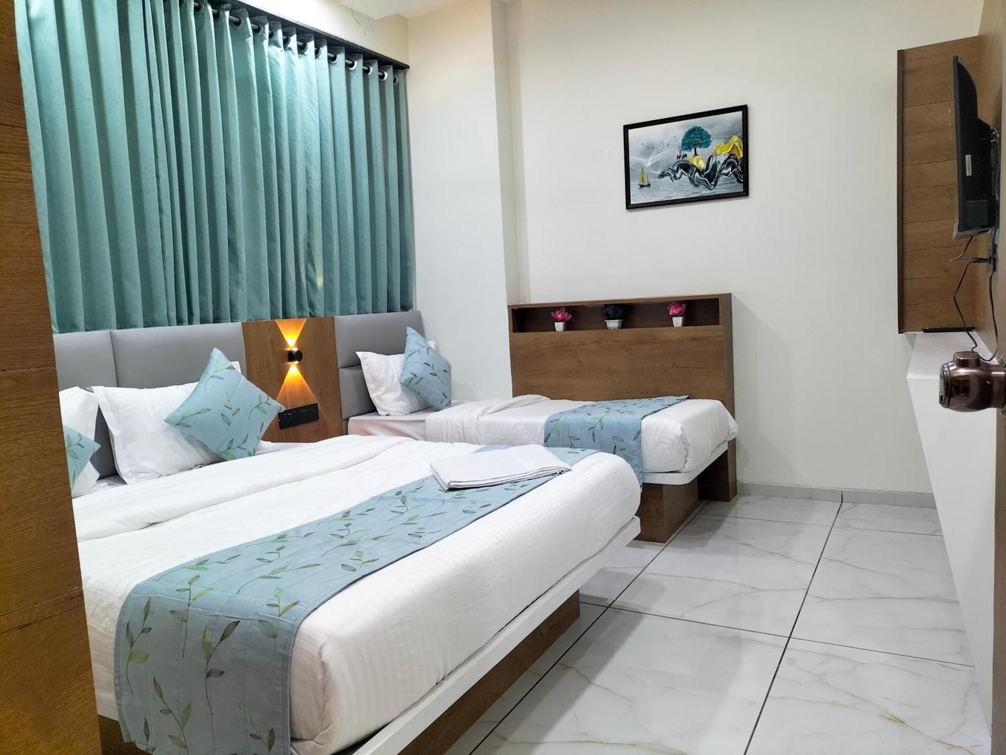 Hotel Paris Plaza Ahmedabad Buitenkant foto