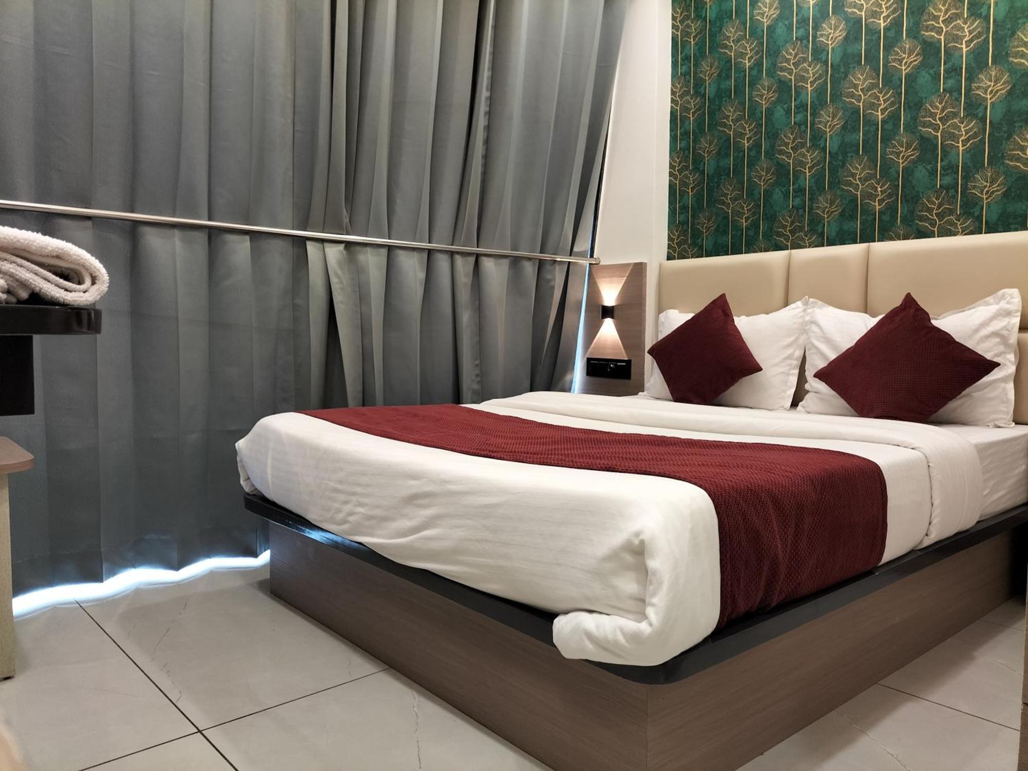 Hotel Paris Plaza Ahmedabad Buitenkant foto