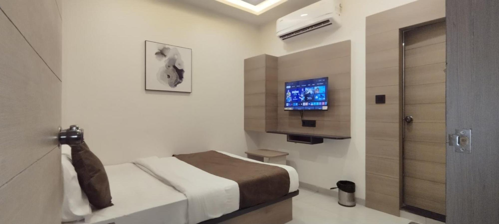 Hotel Paris Plaza Ahmedabad Buitenkant foto