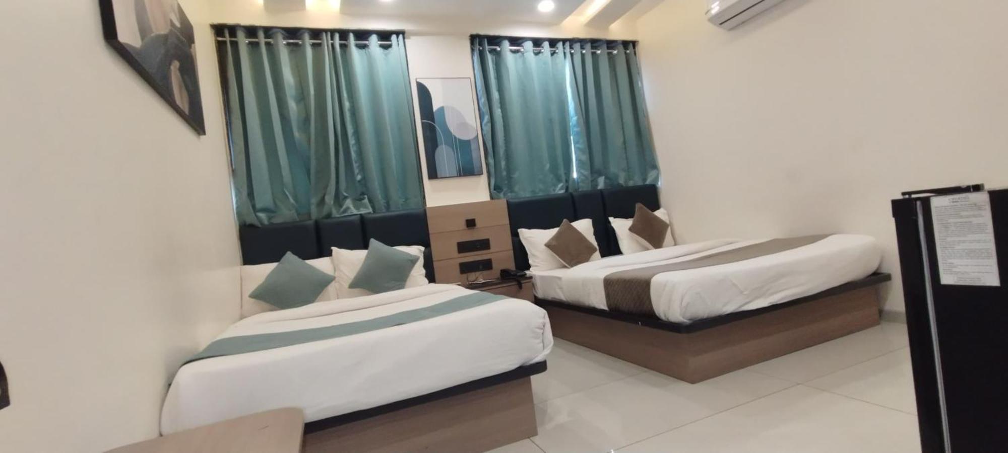 Hotel Paris Plaza Ahmedabad Buitenkant foto