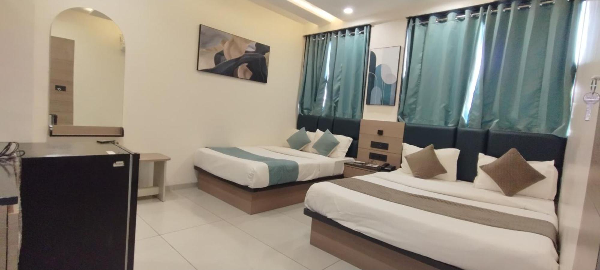 Hotel Paris Plaza Ahmedabad Buitenkant foto