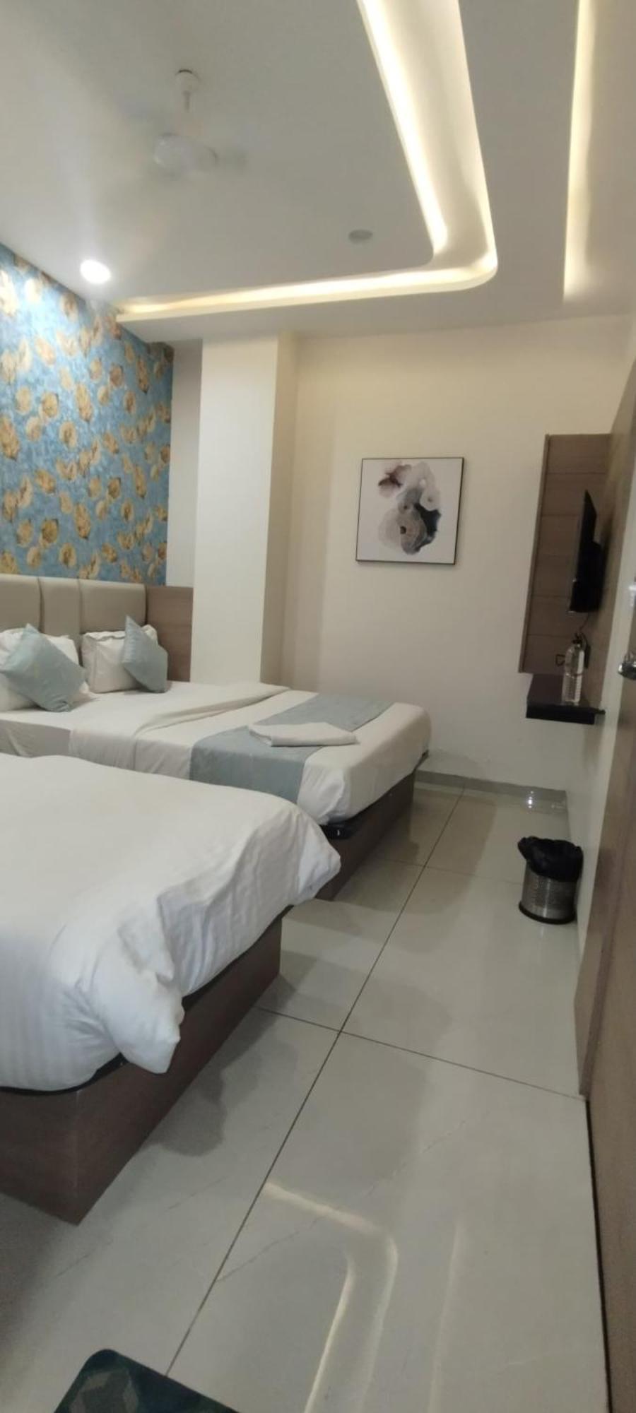 Hotel Paris Plaza Ahmedabad Buitenkant foto