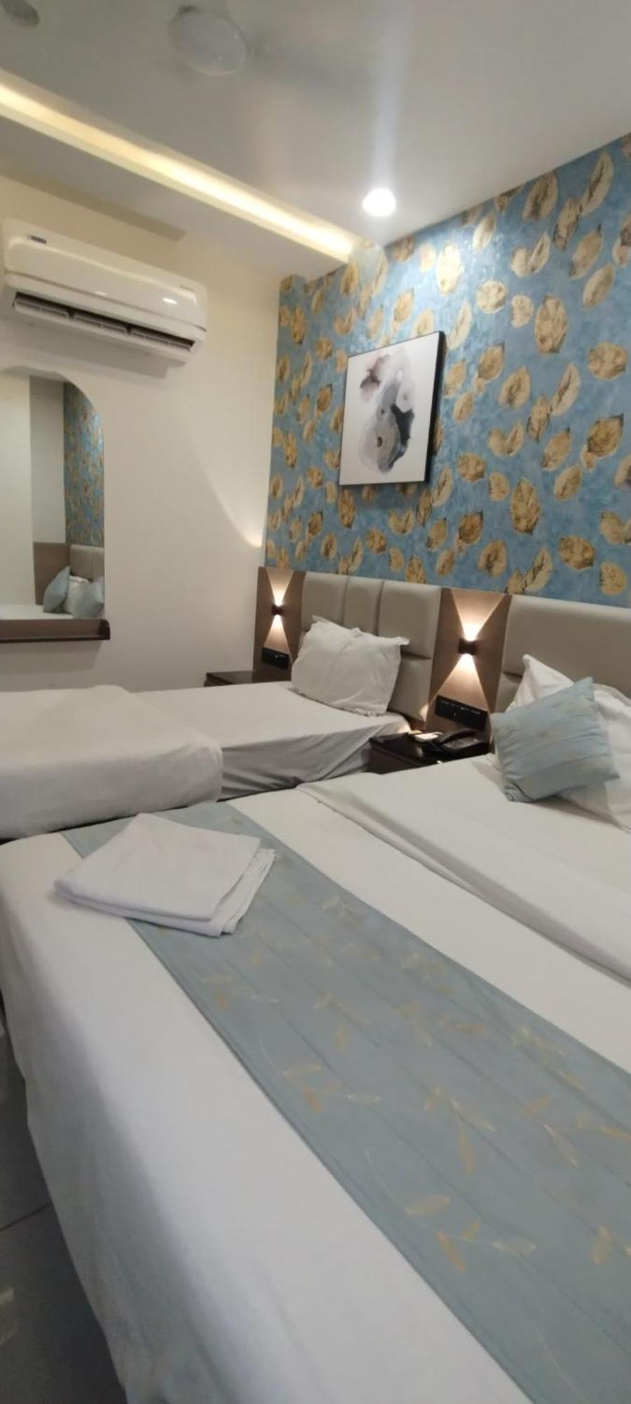 Hotel Paris Plaza Ahmedabad Buitenkant foto