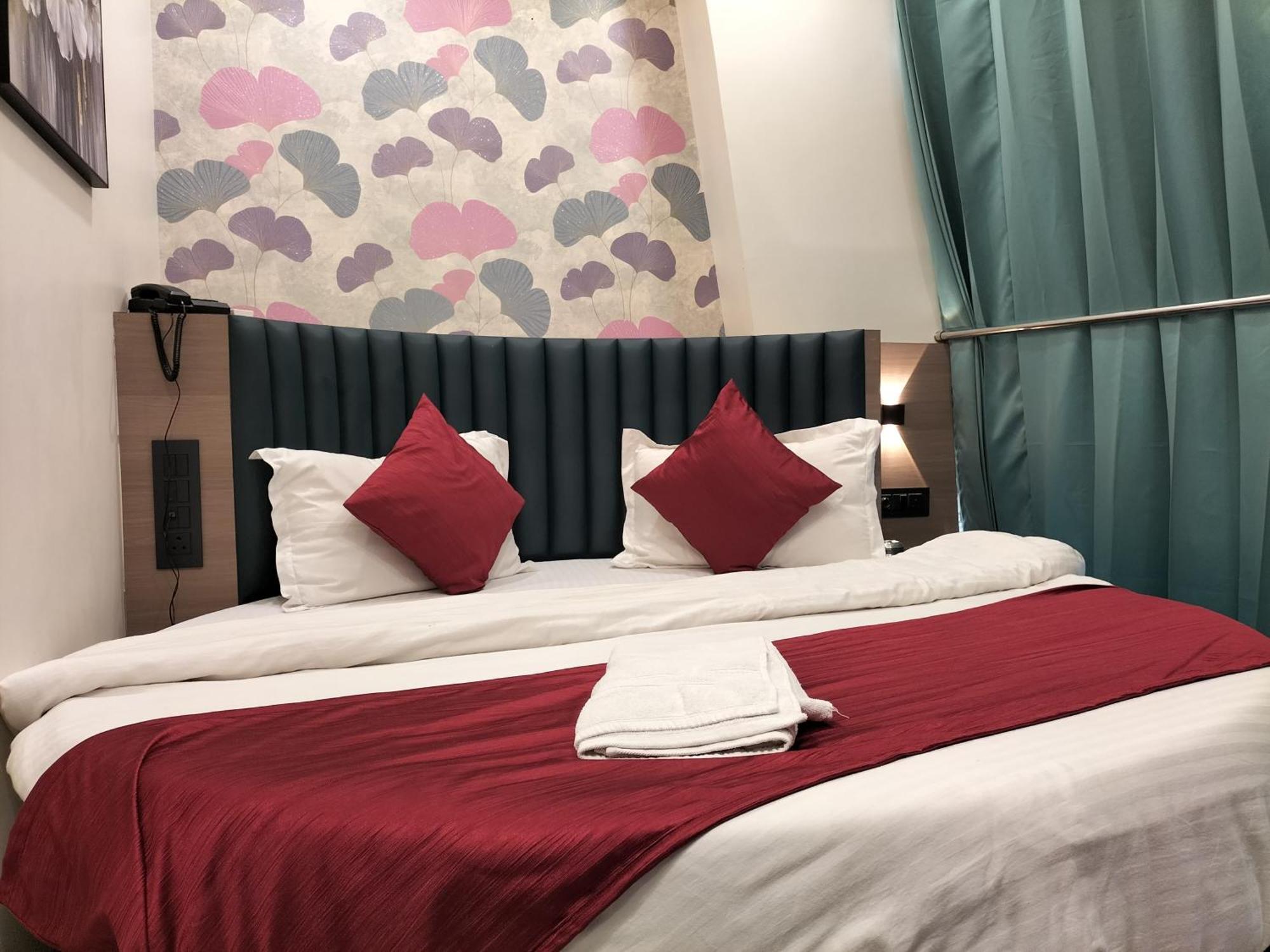 Hotel Paris Plaza Ahmedabad Buitenkant foto